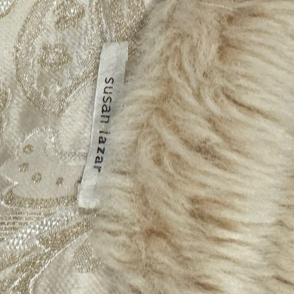 SUSAN LAZAR Ivory Cream faux fur neck warmer - Picture 4 of 5